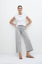 Load image into Gallery viewer, REMERA CON BOTONES EN HOMBRO