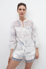 Load image into Gallery viewer, CAMISA ESTAMPADA CON BORDADO