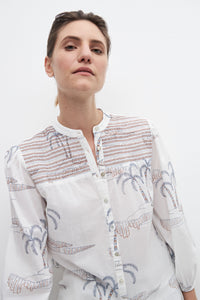 CAMISA ESTAMPADA CON BORDADO