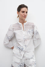 Load image into Gallery viewer, CAMISA ESTAMPADA CON BORDADO
