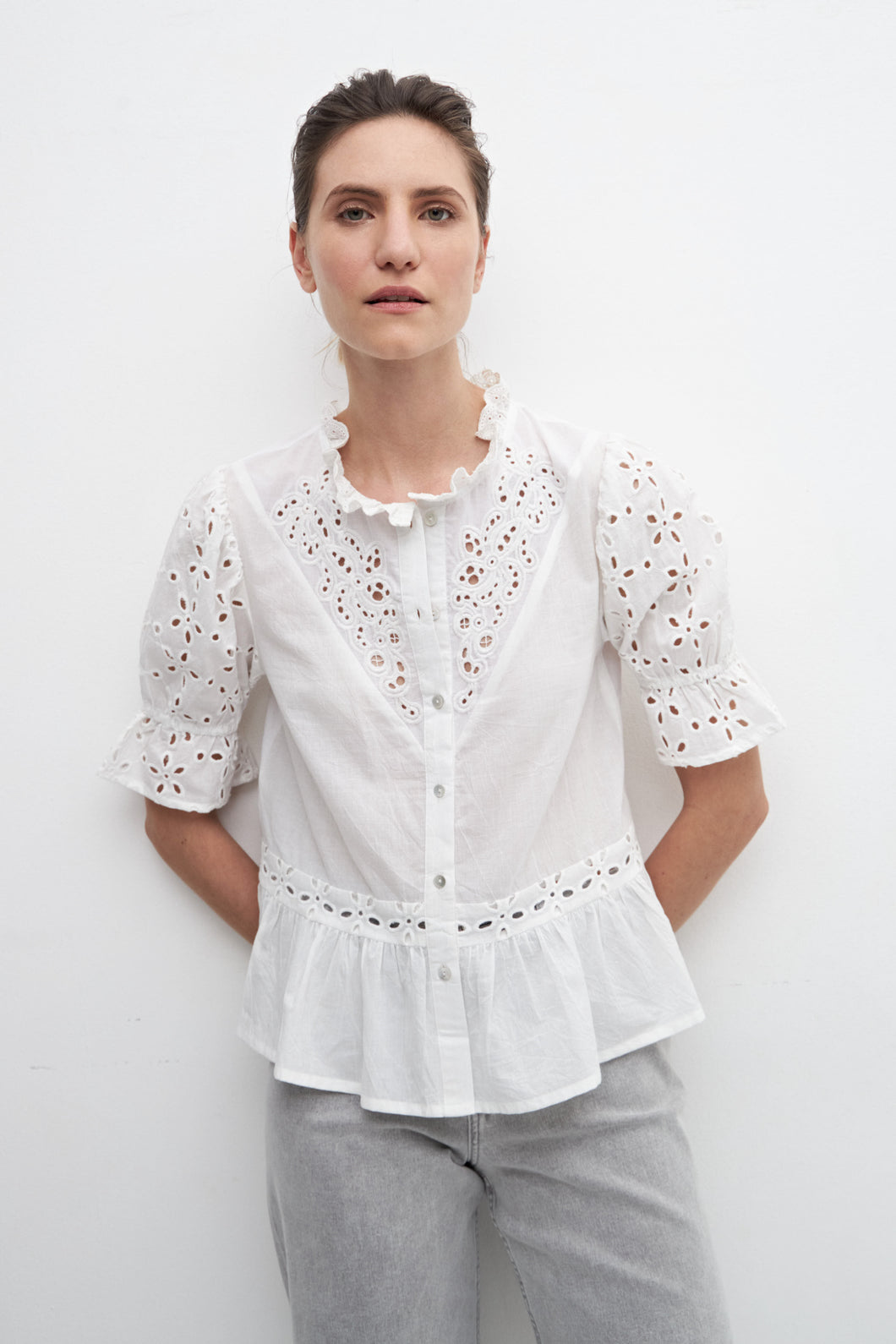 CAMISA COMBINADA CON BRODERIE