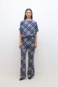 BLUSA ESTAMPADA CON VOLADOS