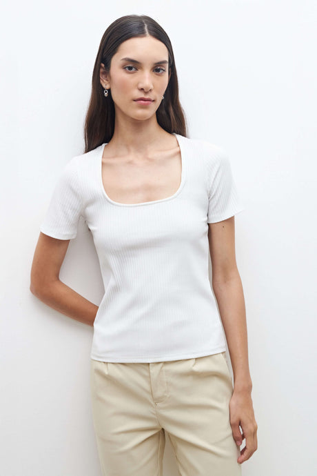 REMERA RIB ESCOTE CUADRADO