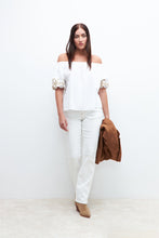 Load image into Gallery viewer, BLUSA BARDOT CON BORDADOS