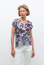 Load image into Gallery viewer, BLUSA FRENTE ESTAMPADO FLORAL