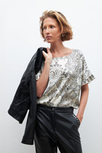 Load image into Gallery viewer, BLUSA CON VOLADOS ESTAMPA PAISLEY