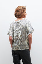 Load image into Gallery viewer, BLUSA CON VOLADOS ESTAMPA PAISLEY