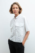 Load image into Gallery viewer, CAMISA OVERSIZE CON BOLSILLOS