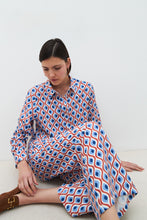 Load image into Gallery viewer, CAMISA CON ESTAMPA RETRO