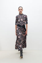 Load image into Gallery viewer, POLERA ESTAMPADO BULGARO