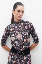 Load image into Gallery viewer, POLERA ESTAMPADO BULGARO