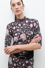 Load image into Gallery viewer, POLERA ESTAMPADO BULGARO