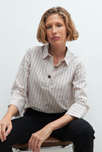 Load image into Gallery viewer, BLUSA RAYADA CON CUELLO CAMISA