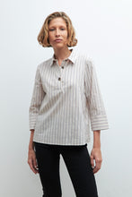 Load image into Gallery viewer, BLUSA RAYADA CON CUELLO CAMISA