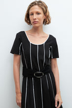 Load image into Gallery viewer, VESTIDO CON VIVOS EN CONTRASTE