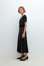 Load image into Gallery viewer, VESTIDO CON VIVOS EN CONTRASTE