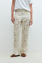 Load image into Gallery viewer, JEAN RECTO CHER CON BORDADO