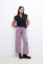 Load image into Gallery viewer, REMERA CUELLO POLO CON VAINILLAS
