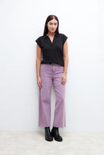 Load image into Gallery viewer, REMERA CUELLO POLO CON VAINILLAS