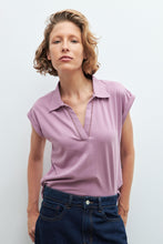 Load image into Gallery viewer, REMERA CUELLO POLO CON VAINILLAS