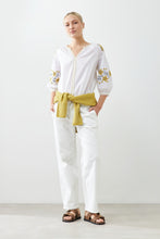 Load image into Gallery viewer, Blusa boho con bordados - blanco