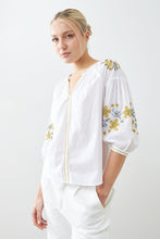 Load image into Gallery viewer, Blusa boho con bordados - blanco