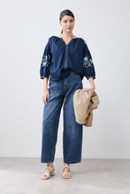 Load image into Gallery viewer, Blusa boho con bordados - azul marino