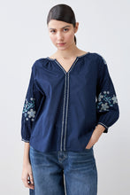 Load image into Gallery viewer, Blusa boho con bordados - azul marino