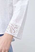 Load image into Gallery viewer, Camisa con cuello y puños bordados - blanco