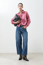 Load image into Gallery viewer, Camisa con estrellas aplicadas