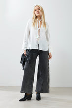 Load image into Gallery viewer, CAMISA SATIN CON LAZOS