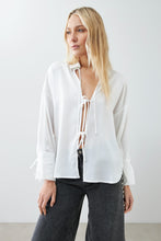 Load image into Gallery viewer, CAMISA SATIN CON LAZOS