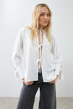 Load image into Gallery viewer, CAMISA SATIN CON LAZOS