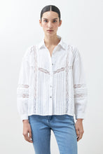 Load image into Gallery viewer, Camisa romántica - blanco