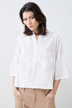 Load image into Gallery viewer, Blusa con círculos aplicados - blanco