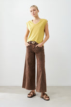 Load image into Gallery viewer, REMERA CON BOTONES EN HOMBROS