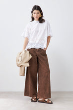 Load image into Gallery viewer, Remera con broderie