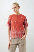 Load image into Gallery viewer, Remera con broderie