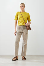 Load image into Gallery viewer, REMERA MANGA RAGLAN CON VAINILLAS