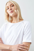 Load image into Gallery viewer, REMERA MANGA RAGLAN CON VAINILLAS