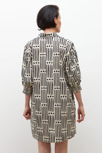 Load image into Gallery viewer, Vestido Camisero Estampado Geometrico