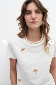 REMERA CON BORDADOS