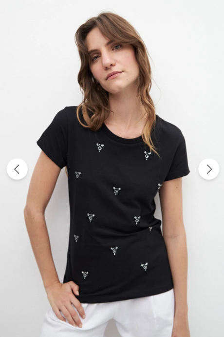 REMERA CON STRASS