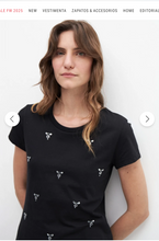 Load image into Gallery viewer, REMERA CON STRASS
