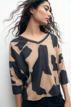 Load image into Gallery viewer, BLUSA CON FRENTE ESTAMPADO