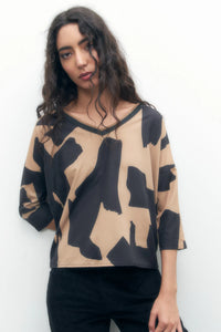 BLUSA CON FRENTE ESTAMPADO