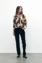 Load image into Gallery viewer, BLUSA CON FRENTE ESTAMPADO