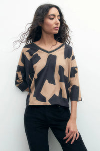 BLUSA CON FRENTE ESTAMPADO