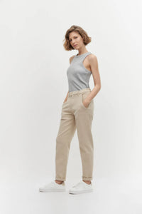 PANTALON CHINO CON CINTURA CRUZADA