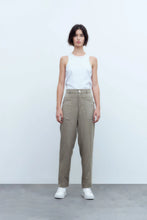 Load image into Gallery viewer, PANTALON DE LYOCELL VERDE OLIVA